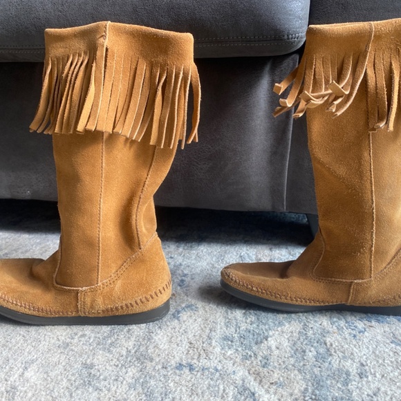 Authentic women’s Minnetonka fringe moccasins size 5 - Picture 3 of 3